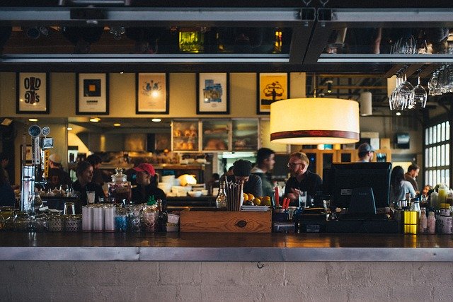 Atrakcyjne dekoracje do restauracji kluczem udanej aranżacji pomieszczenia