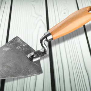 jak położyć płytki pod prysznicem z odpływem liniowym